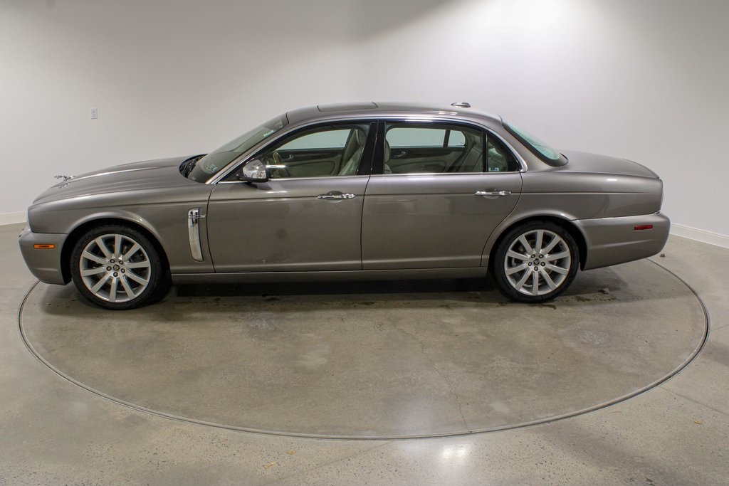 Used 2009 Jaguar XJ Series Vanden Plas with VIN SAJWA82B19SH31580 for sale in Canonsburg, PA