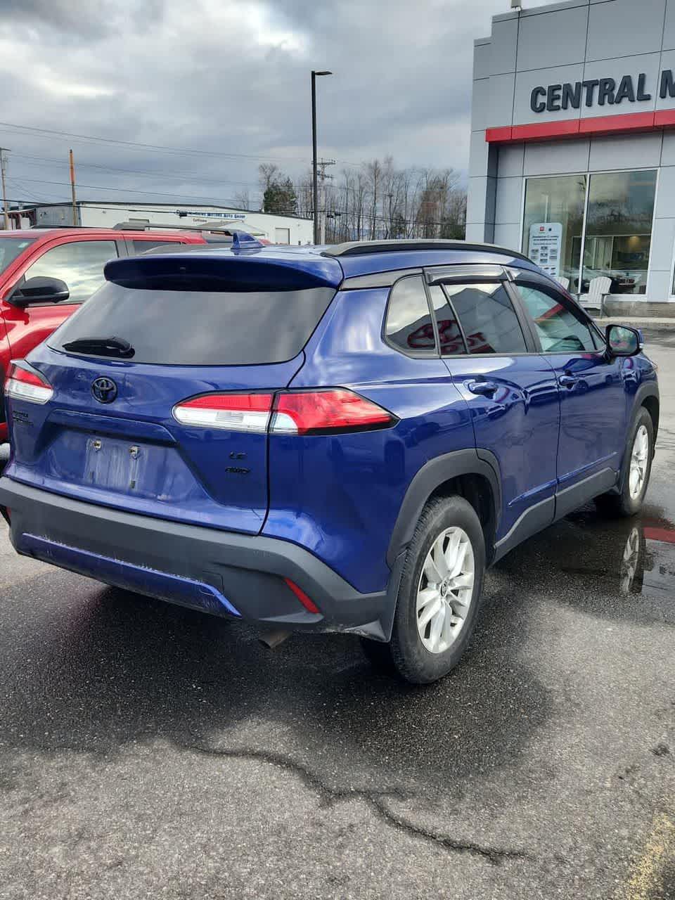 2022 Toyota Corolla Cross LE photo 3