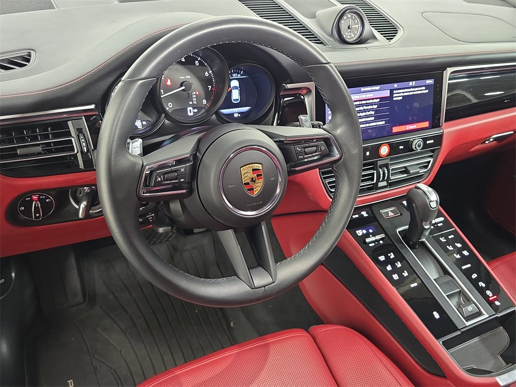 2023 Porsche Macan T photo 3