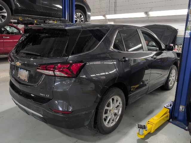 2022 Chevrolet Equinox LT photo 2