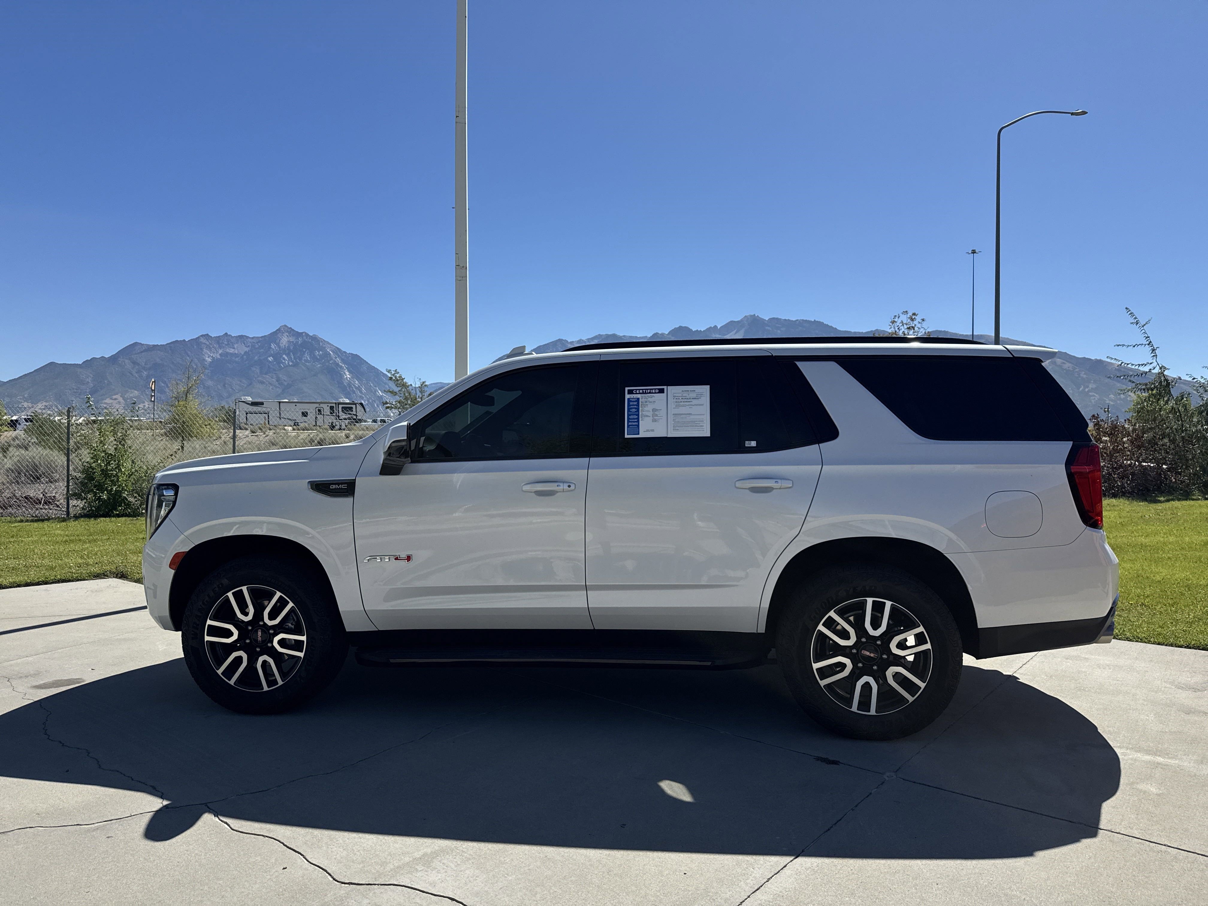 2024 Gmc Yukon AT4 photo 2