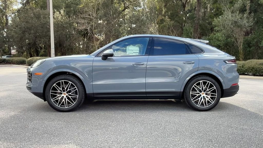 2025 Porsche Cayenne Coupe Base photo 5
