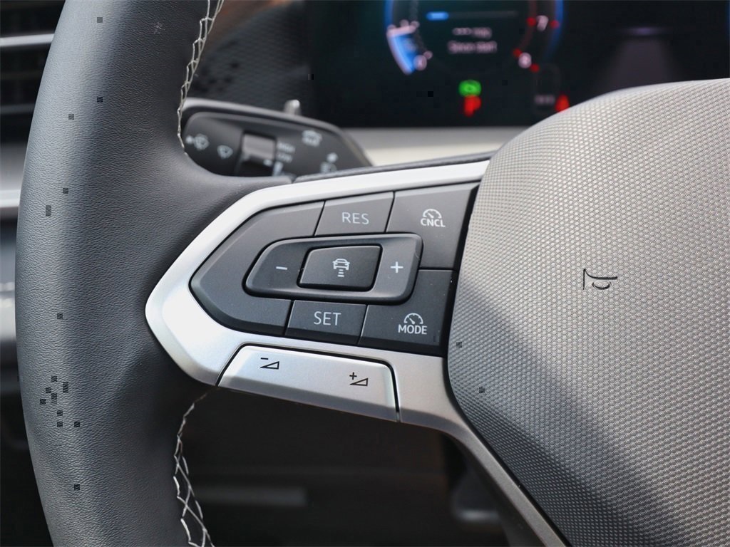 2025 Volkswagen Tiguan SE photo 21