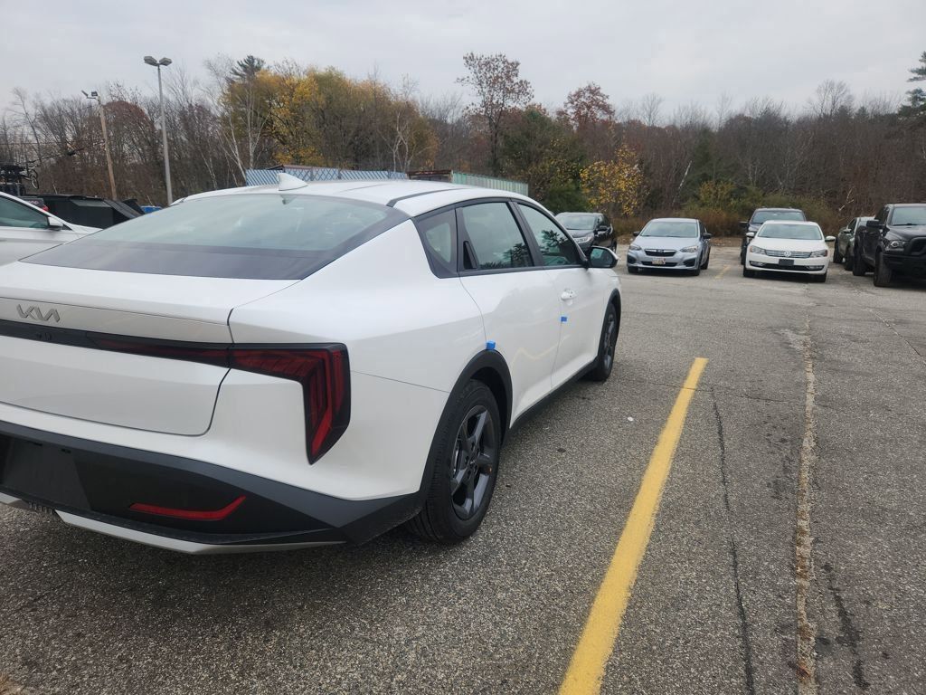 2025 Kia K4 LXS photo 4