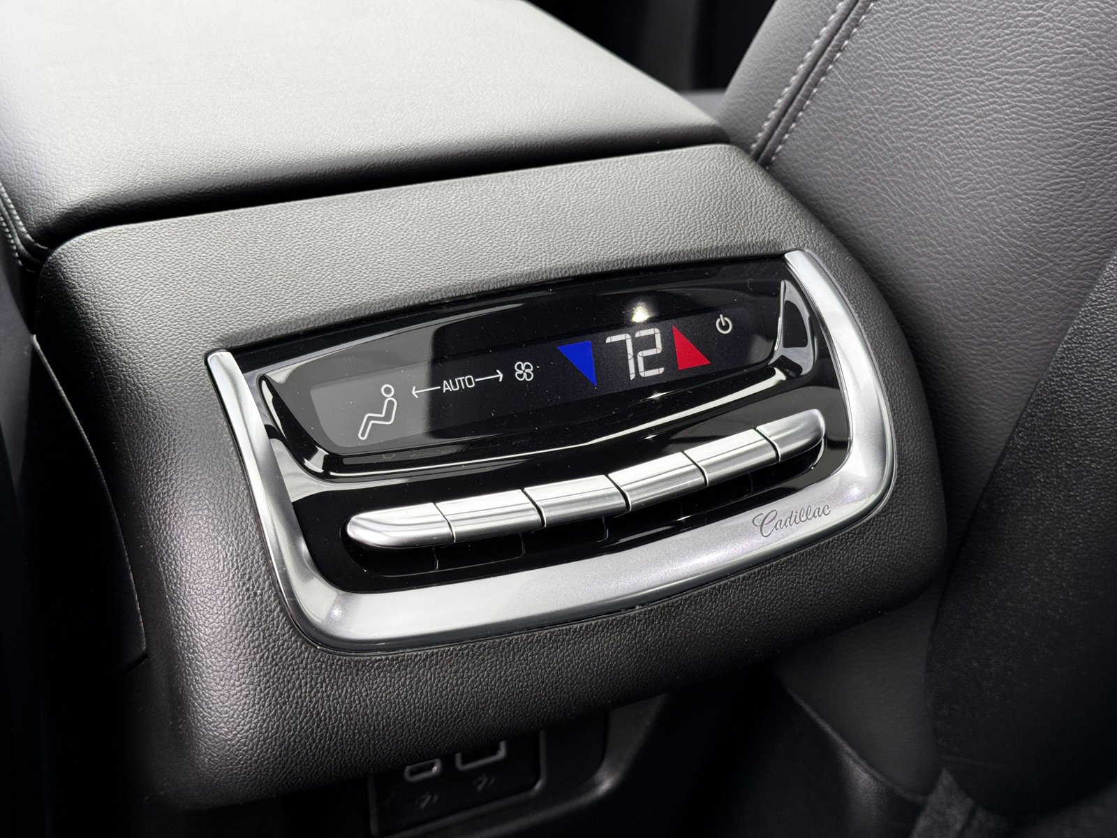 2025 Cadillac XT6 Luxury photo 13