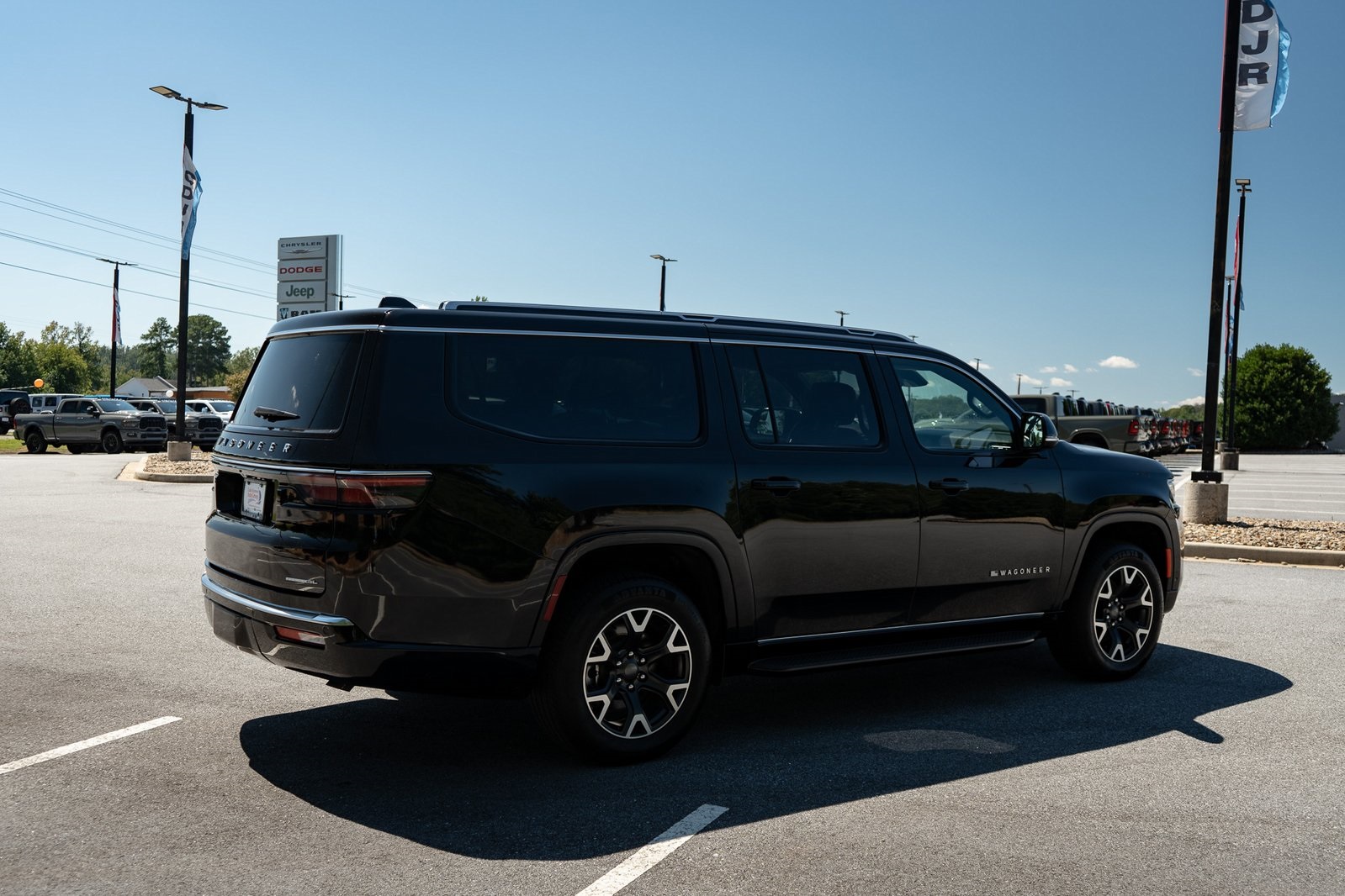 2023 Jeep Wagoneer L Series III photo 8