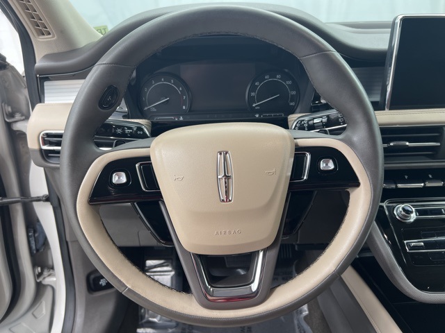 2022 Lincoln Corsair Standard photo 16