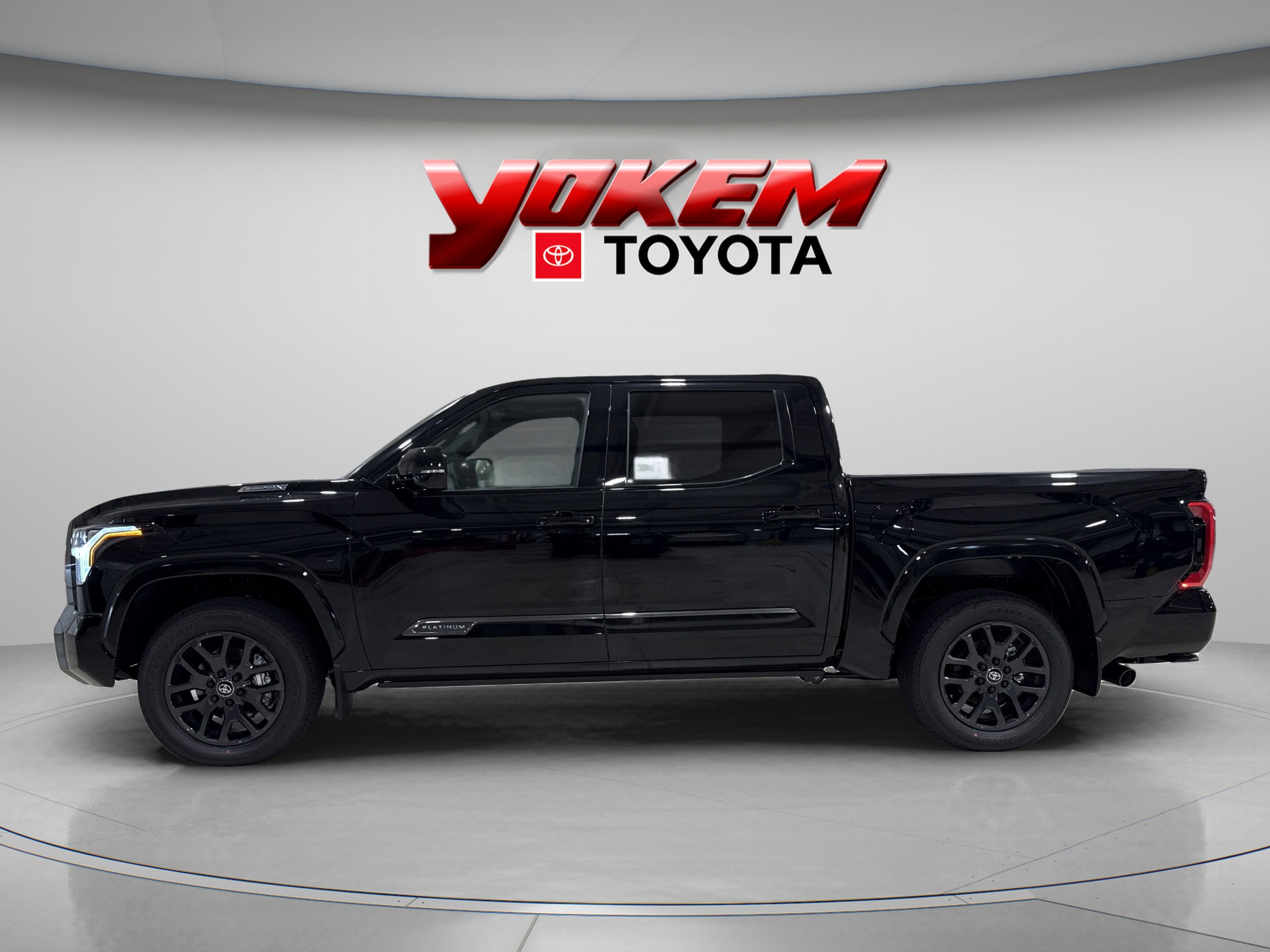 2025 Toyota Tundra Platinum CrewMax photo 2