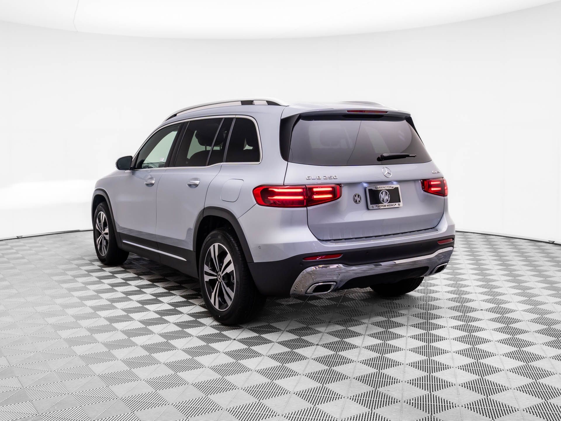 2025 Mercedes Benz GLB 250 4MATIC photo 3