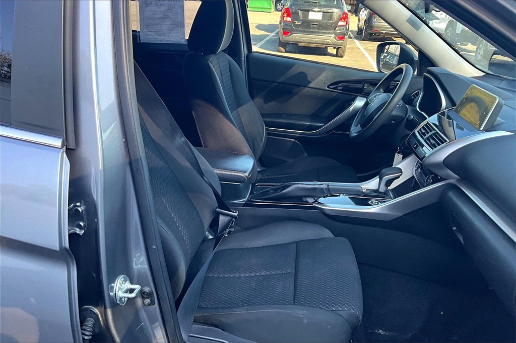 2019 Mitsubishi Eclipse Cross LE photo 11