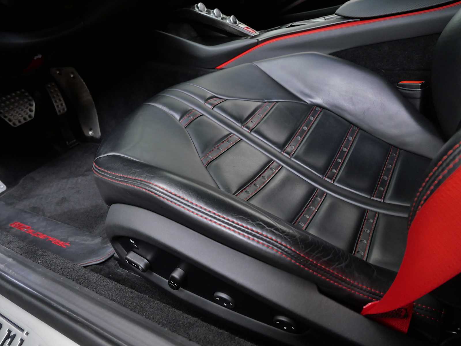 2019 Ferrari 812 Superfast photo 18