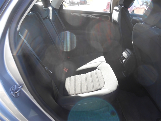 2020 Ford Fusion SE Hybrid photo 4