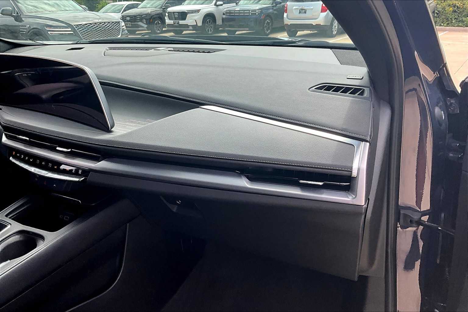 2025 Cadillac XT4 Premium Luxury photo 17