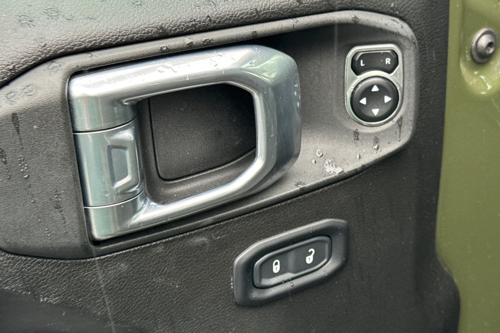 2024 Jeep Wrangler Rubicon photo 13