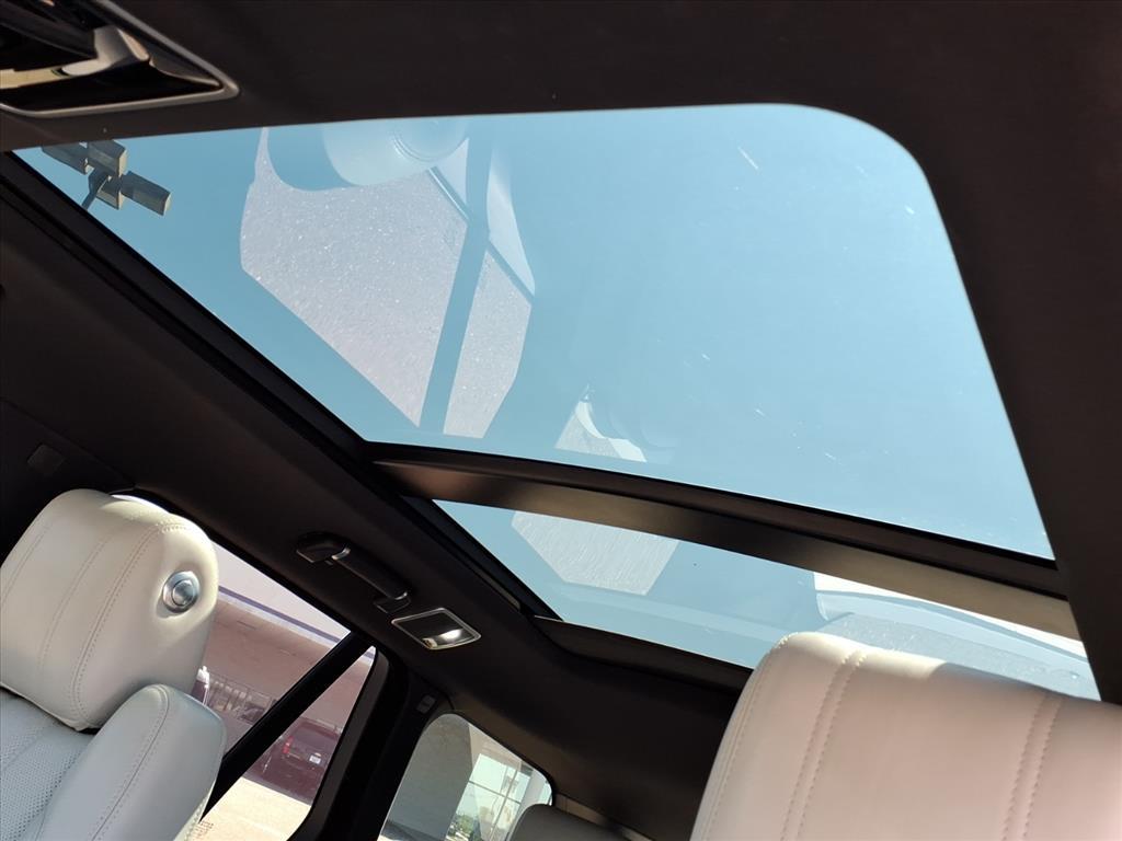 2016 Land Rover Range Rover HSE photo 7