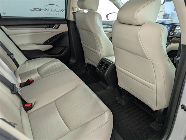 2022 Honda Accord Touring 2.0T photo 17