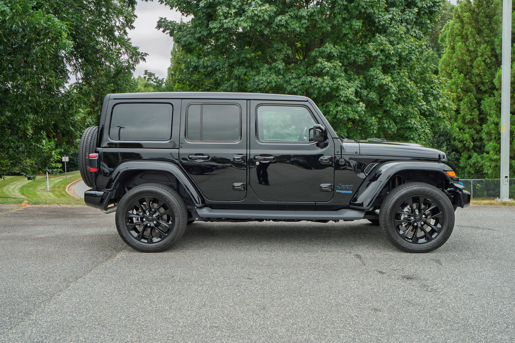 2021 Jeep Wrangler 4xe Unlimited Sahara High Altitude photo 8