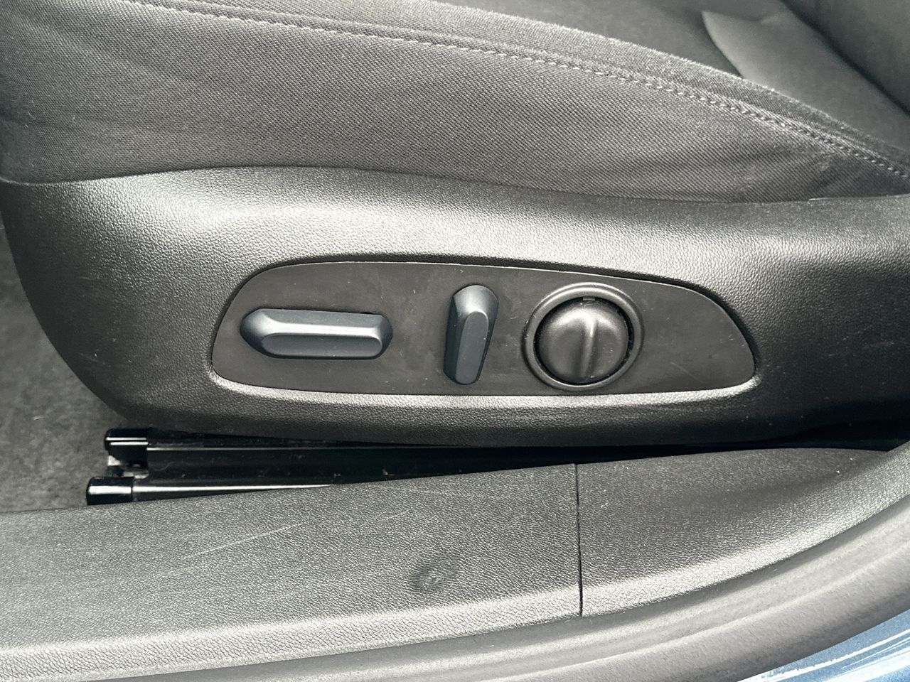 2024 Chevrolet Malibu 1LT photo 2