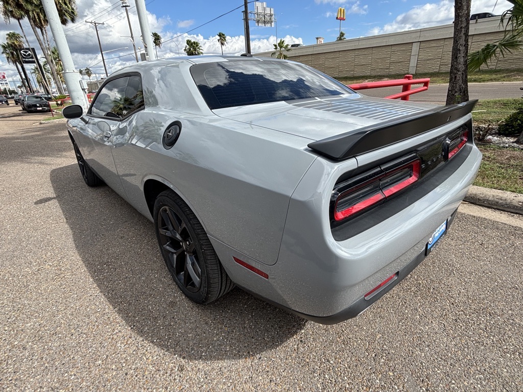 2022 Dodge Challenger SXT photo 5