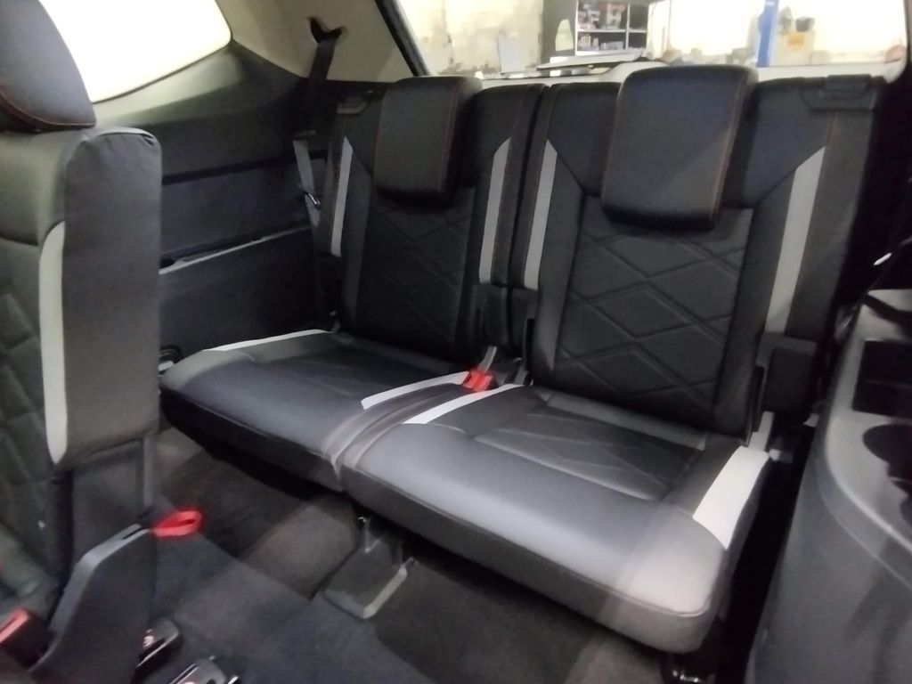 2025 Volkswagen Atlas Peak Edition SE photo 23