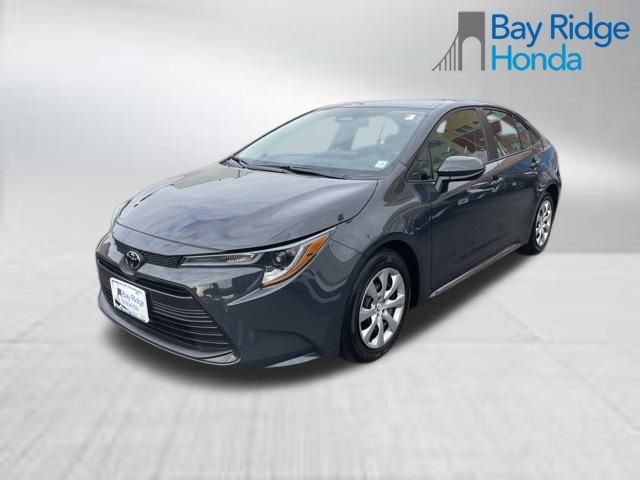 2025 Toyota Corolla LE photo 3