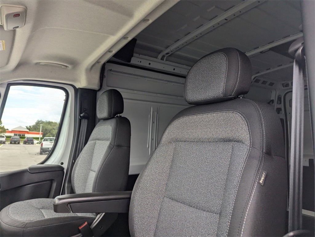 2025 Ram 1500 Tradesman photo 11