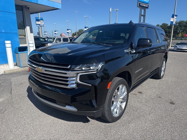 2021 Chevrolet Suburban High Country photo 3