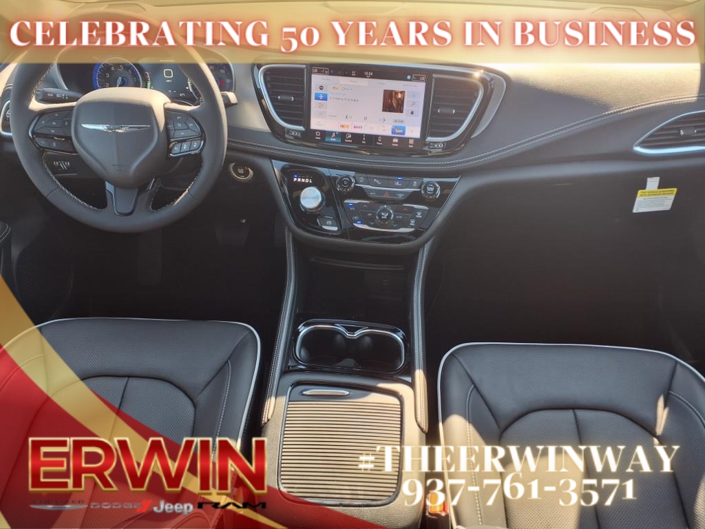 2026 Chrysler Pacifica Limited photo 2