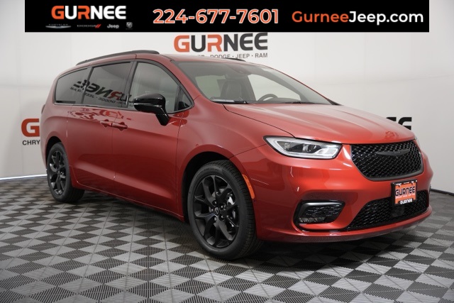 2026 Chrysler Pacifica Limited's photo