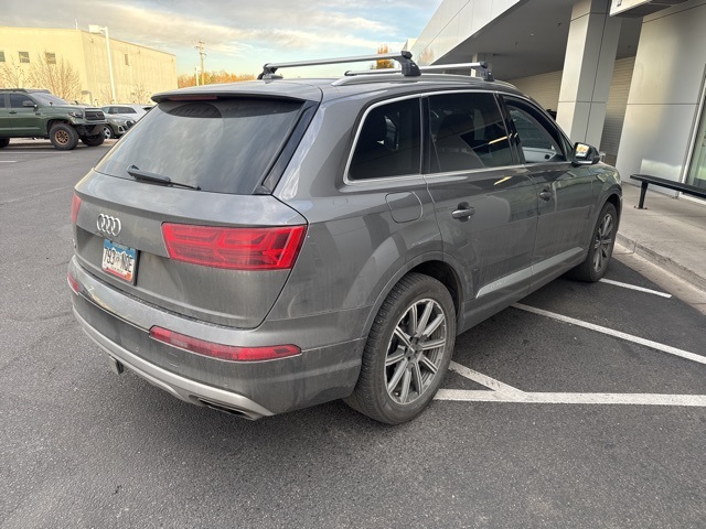 2019 Audi Q7 45 Premium Plus photo 2