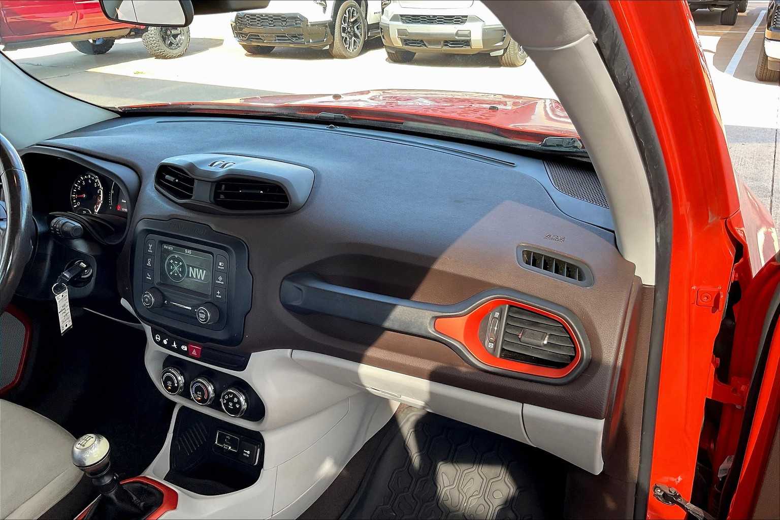 2015 Jeep Renegade Latitude photo 16