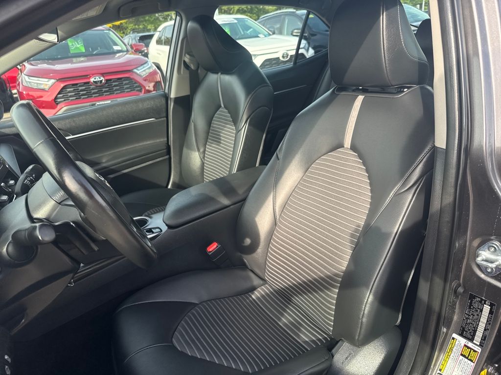 2023 Toyota Camry SE photo 3