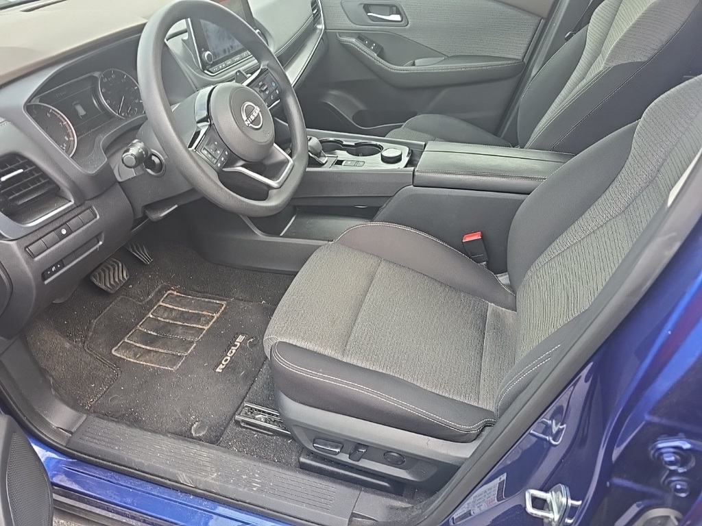 2022 Nissan Rogue SV photo 12