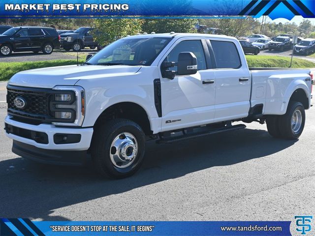2026 Ford F-350 Super Duty XL's photo