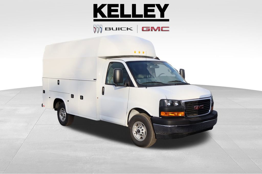 2025 GMC Savana LT's photo