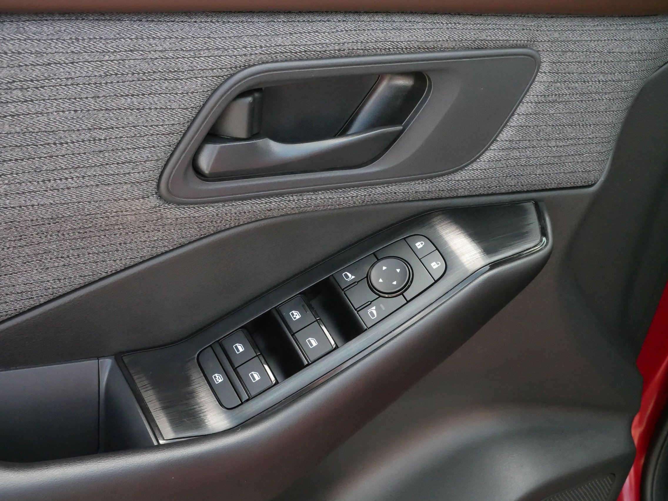 2023 Nissan Rogue S photo 18