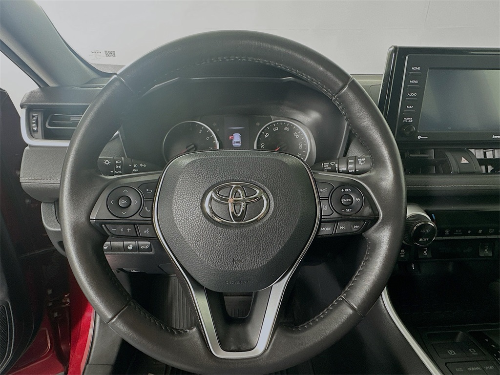 2020 Toyota RAV4 XLE photo 18