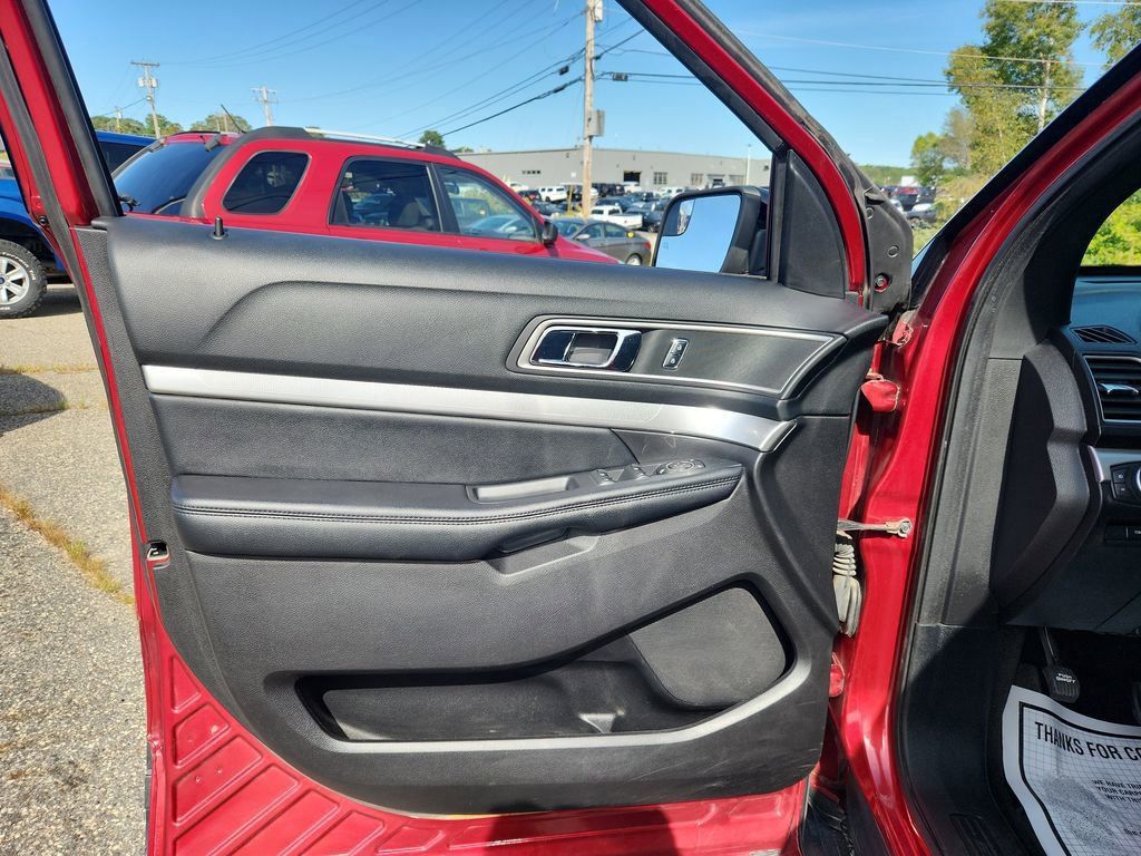 2017 Ford Explorer XLT photo 11
