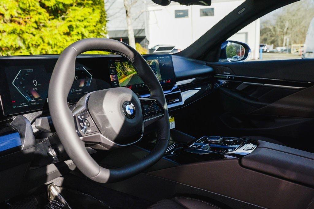 New 2025 Tanzanite Blue II Metallic BMW 530i xDrive image 10