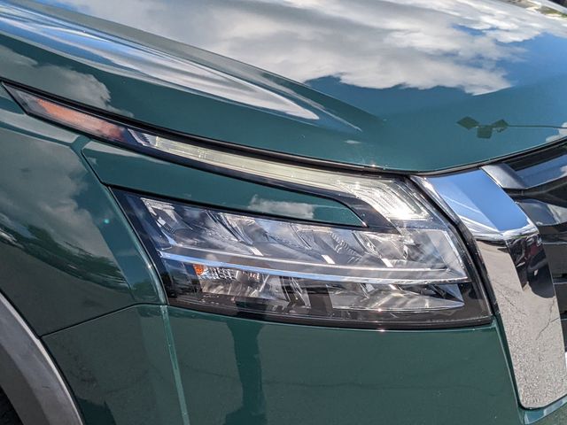 2023 Nissan Pathfinder Platinum photo 9