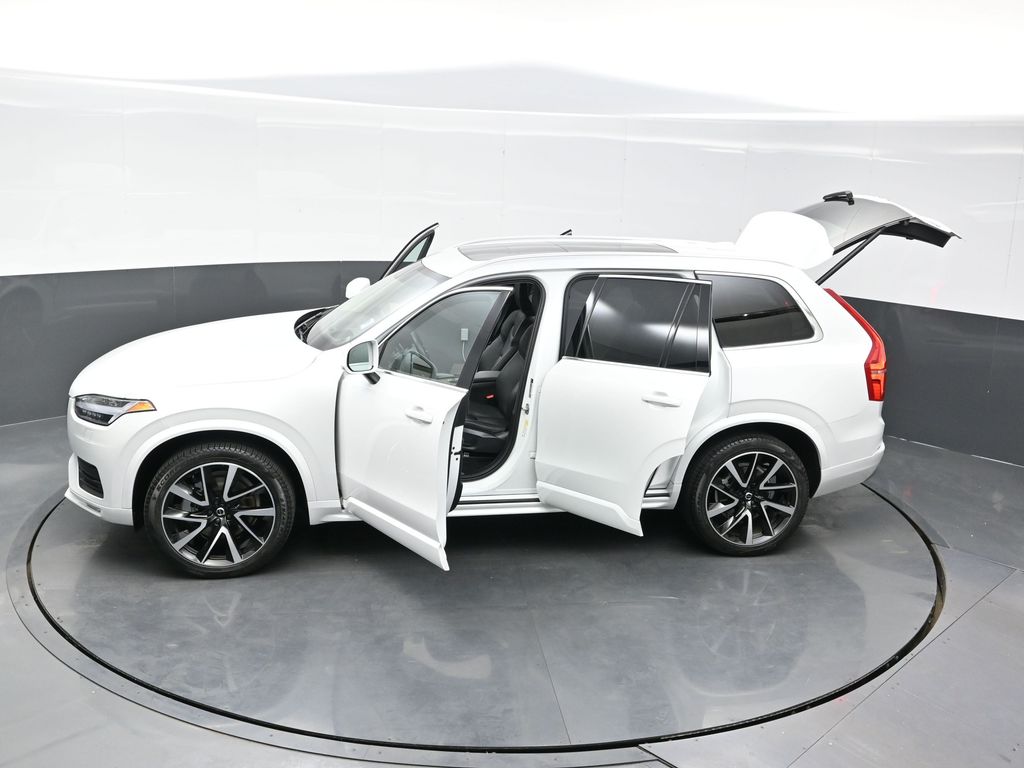 2022 Volvo XC90 T6 Momentum photo 35