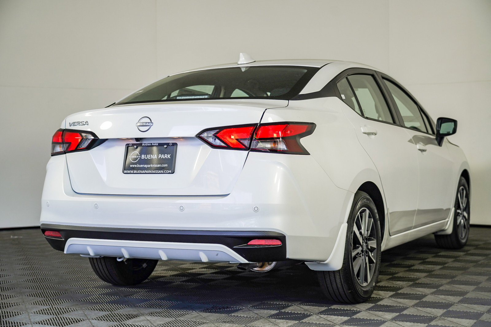 2025 Nissan Versa SV photo 8