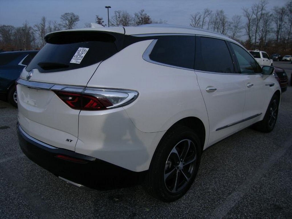 2022 Buick Enclave Essence photo 2