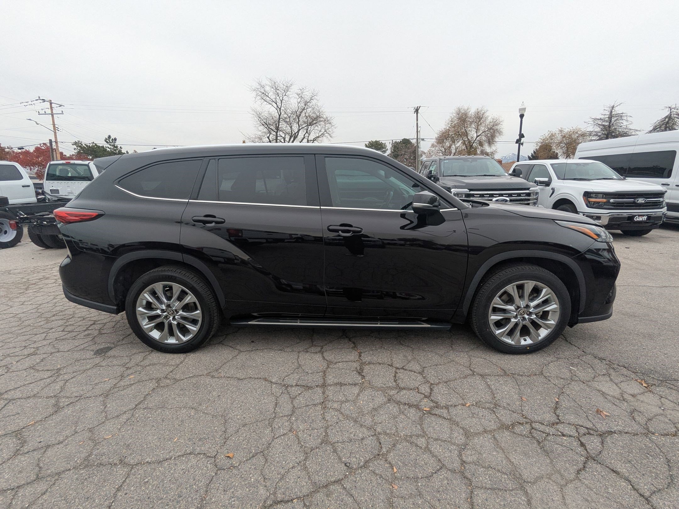 2020 Toyota Highlander Limited photo 2