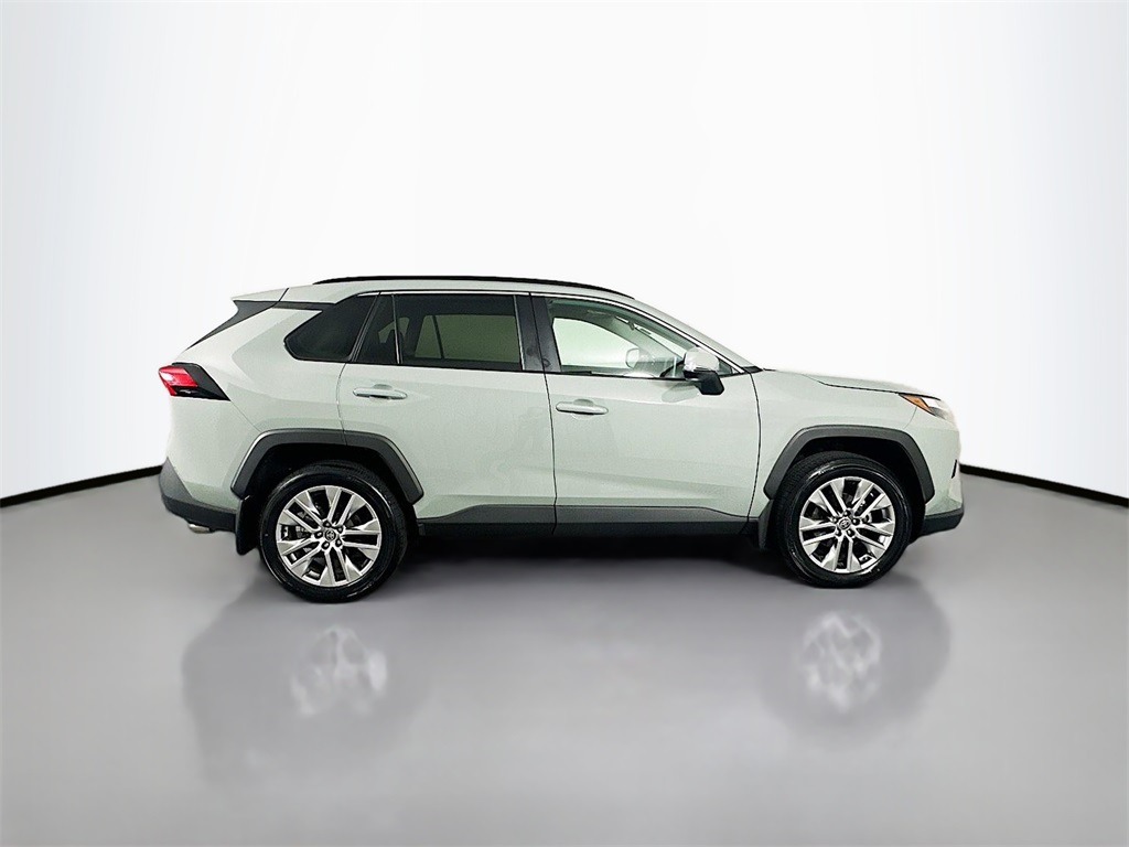 2023 Toyota RAV4 XLE Premium photo 9