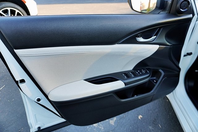 Used 2022 White Honda EX image 20