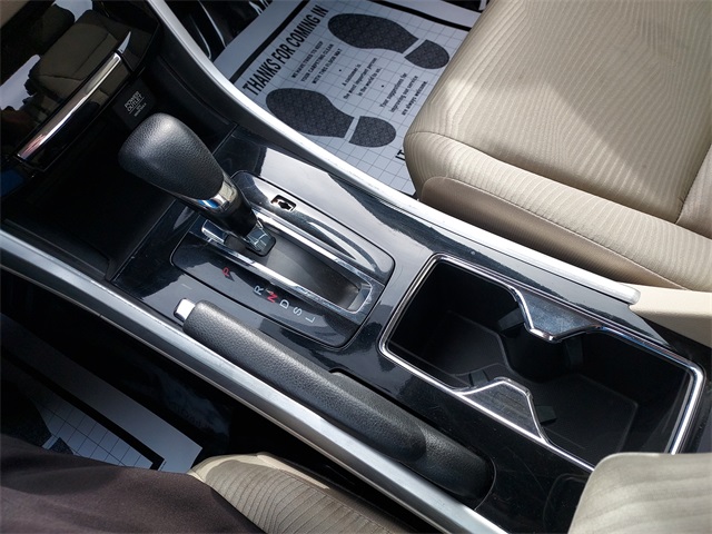 2017 Honda Accord LX photo 14