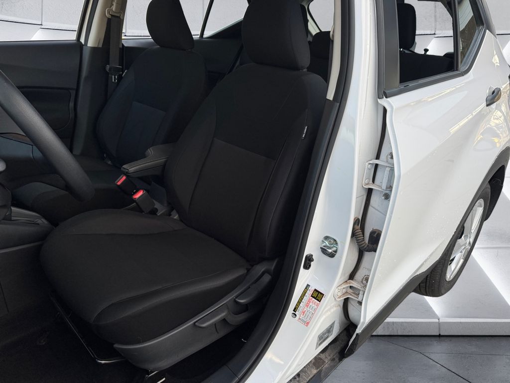 2024 Nissan Kicks S photo 8