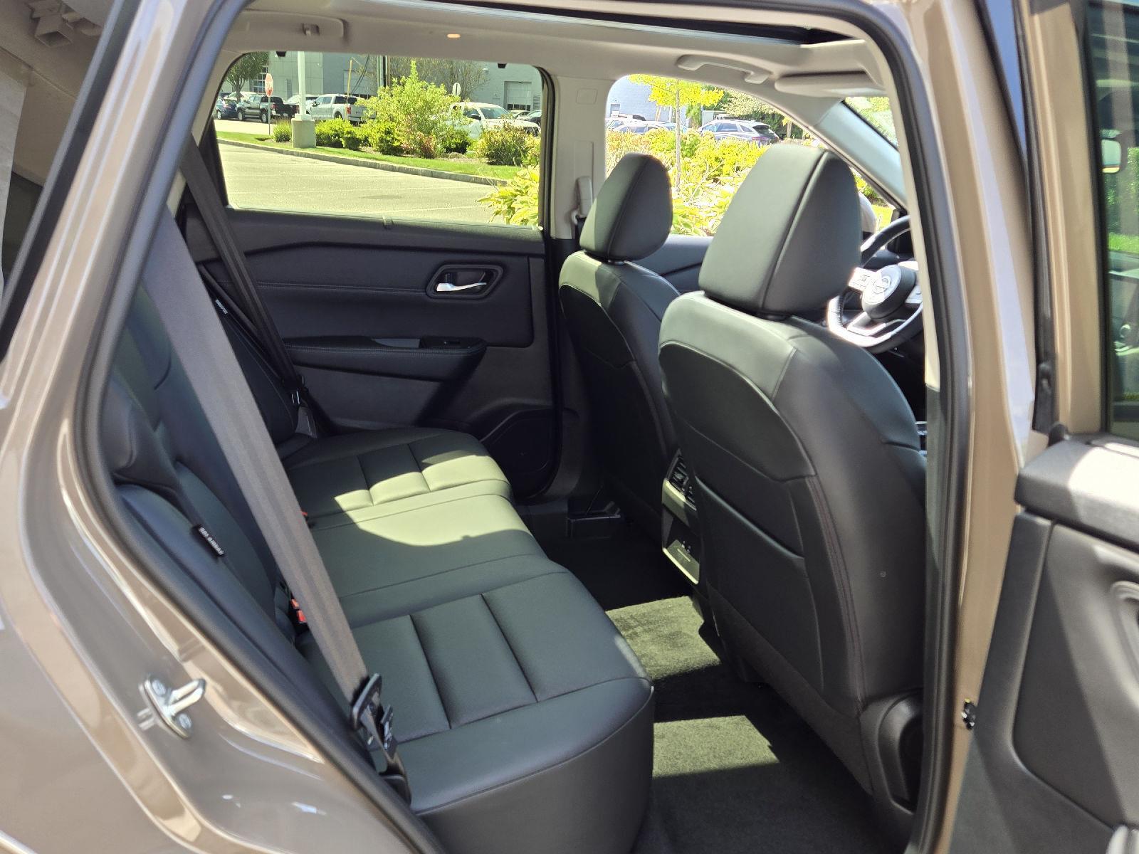 2024 Nissan Rogue SV photo 18