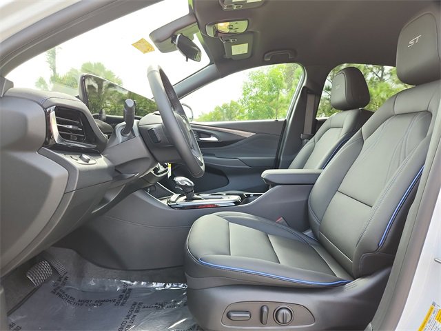 2025 Buick Envista ST photo 16